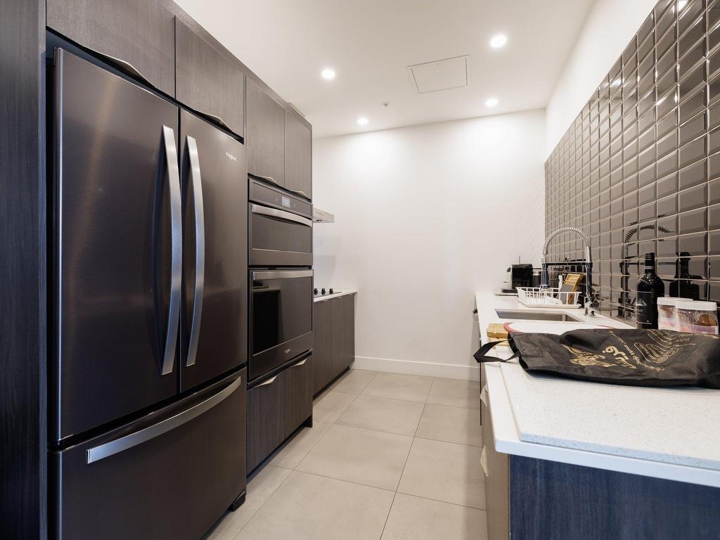 









3647


Av. Jean-Béraud

, 208,
Chomedey (Laval),




QC
H7T0N4

