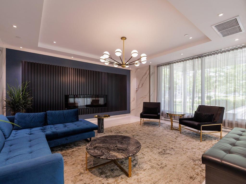 









3647


Av. Jean-Béraud

, 208,
Chomedey (Laval),




QC
H7T0N4

