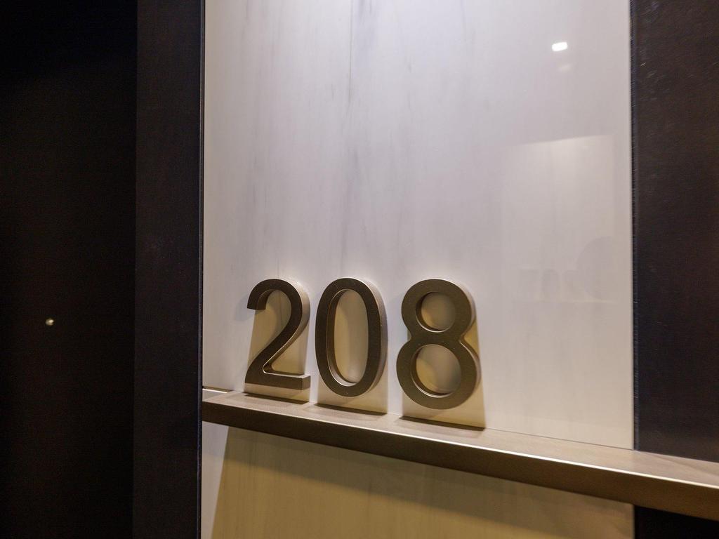 









3647


Av. Jean-Béraud

, 208,
Chomedey (Laval),




QC
H7T0N4

