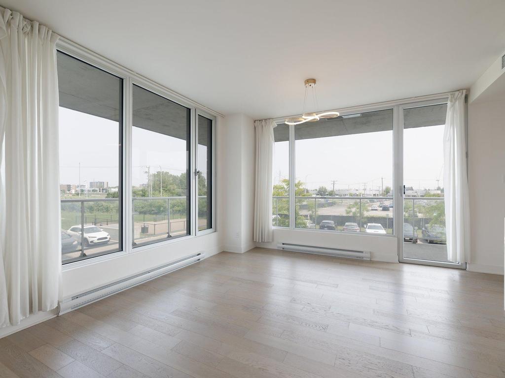 









3647


Av. Jean-Béraud

, 208,
Chomedey (Laval),




QC
H7T0N4

