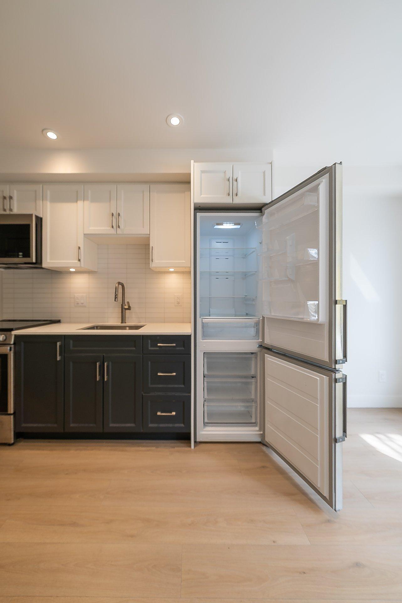 









2630


Av. Van Horne

, 004,
Montréal (Côte-des-Neiges/Notre-Dame-de-Grâce),




QC
H3S1P8

