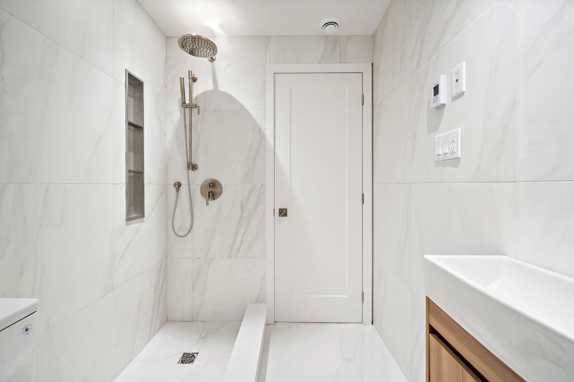 









2630


Av. Van Horne

, 004,
Montréal (Côte-des-Neiges/Notre-Dame-de-Grâce),




QC
H3S1P8

