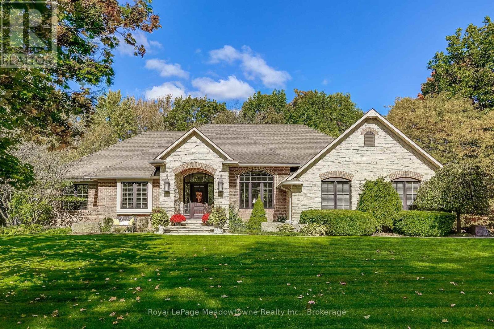 












18 PARKSHORE PLACE

,
Hamilton (Carlisle),




Ontario
L0R1H1

