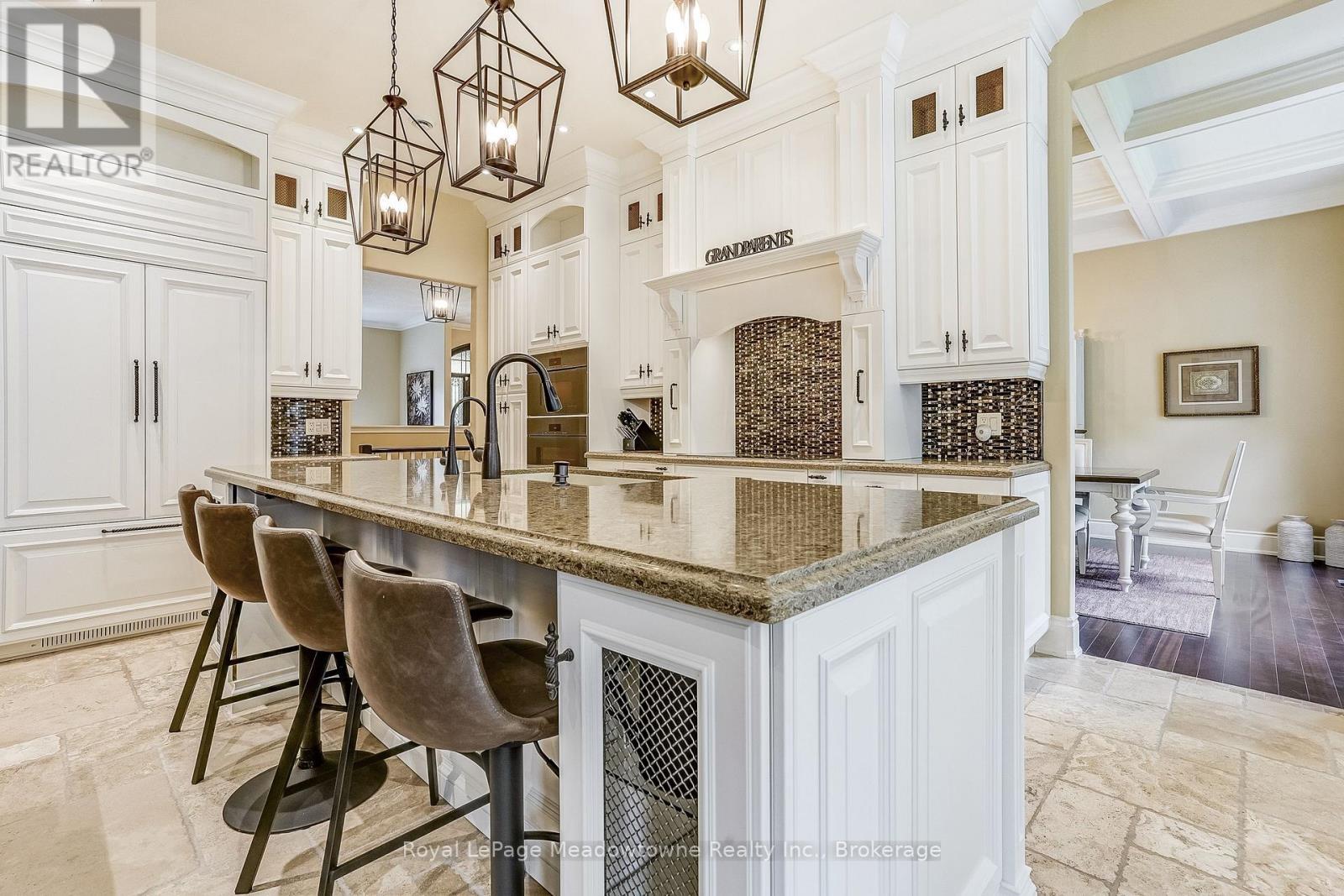 












18 PARKSHORE PLACE

,
Hamilton (Carlisle),




Ontario
L0R1H1

