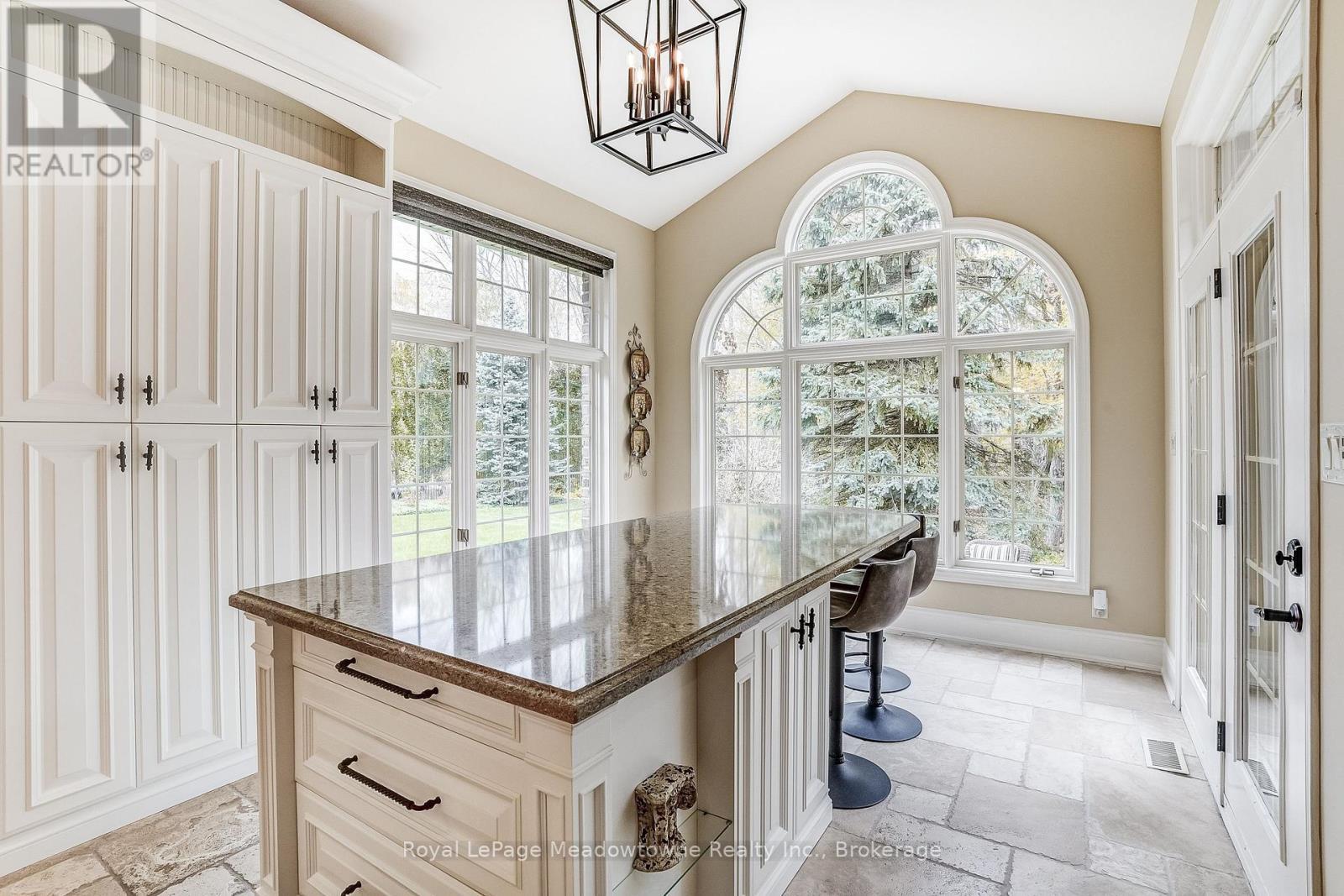 












18 PARKSHORE PLACE

,
Hamilton (Carlisle),




Ontario
L0R1H1

