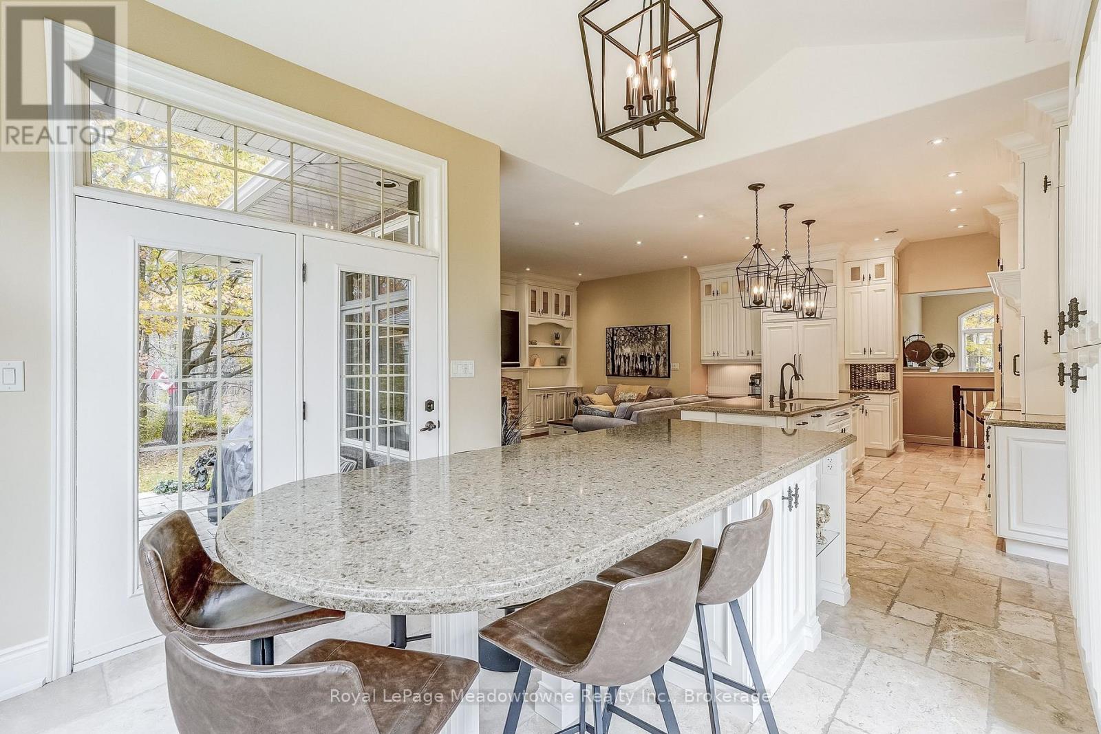 












18 PARKSHORE PLACE

,
Hamilton (Carlisle),




Ontario
L0R1H1

