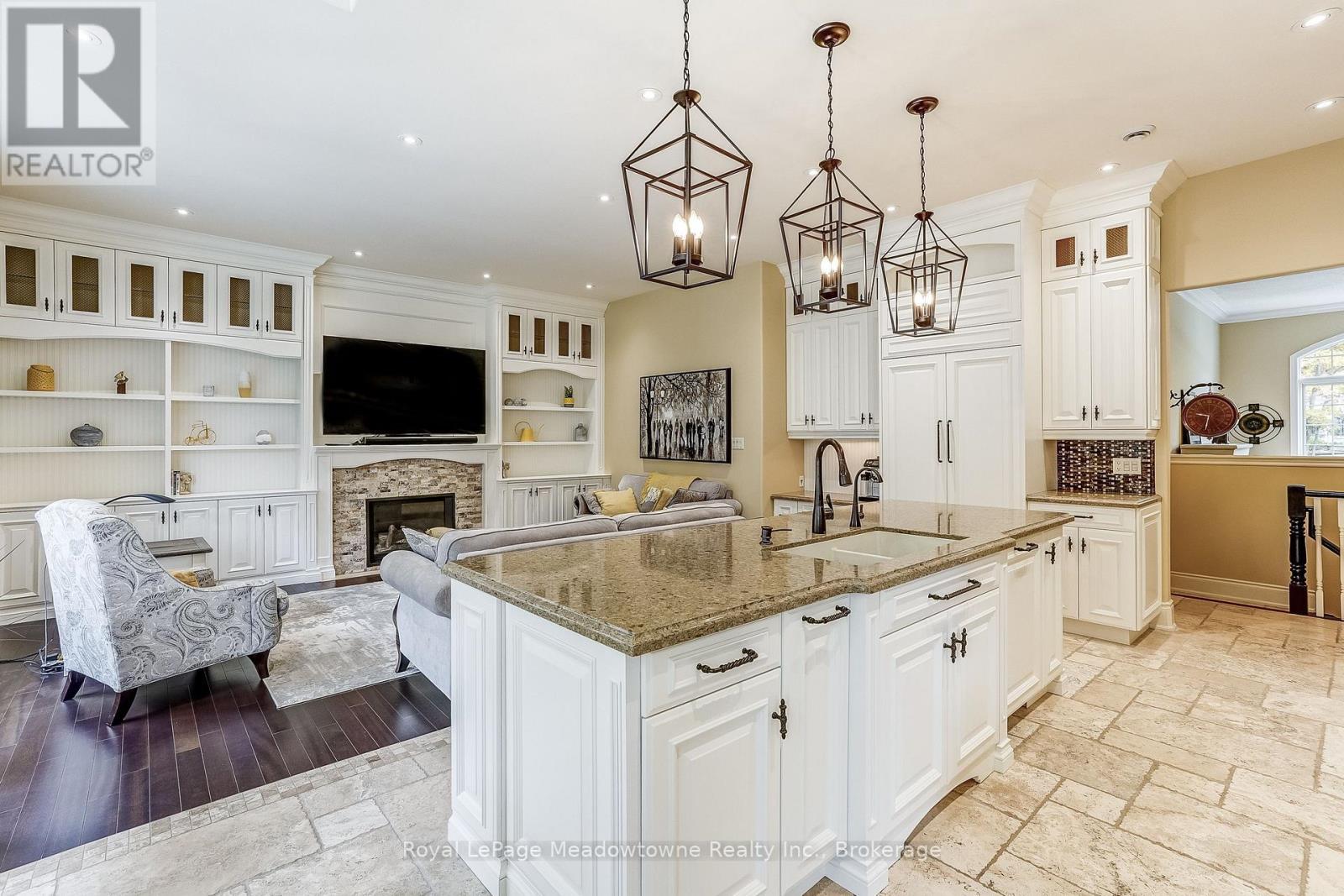 












18 PARKSHORE PLACE

,
Hamilton (Carlisle),




Ontario
L0R1H1

