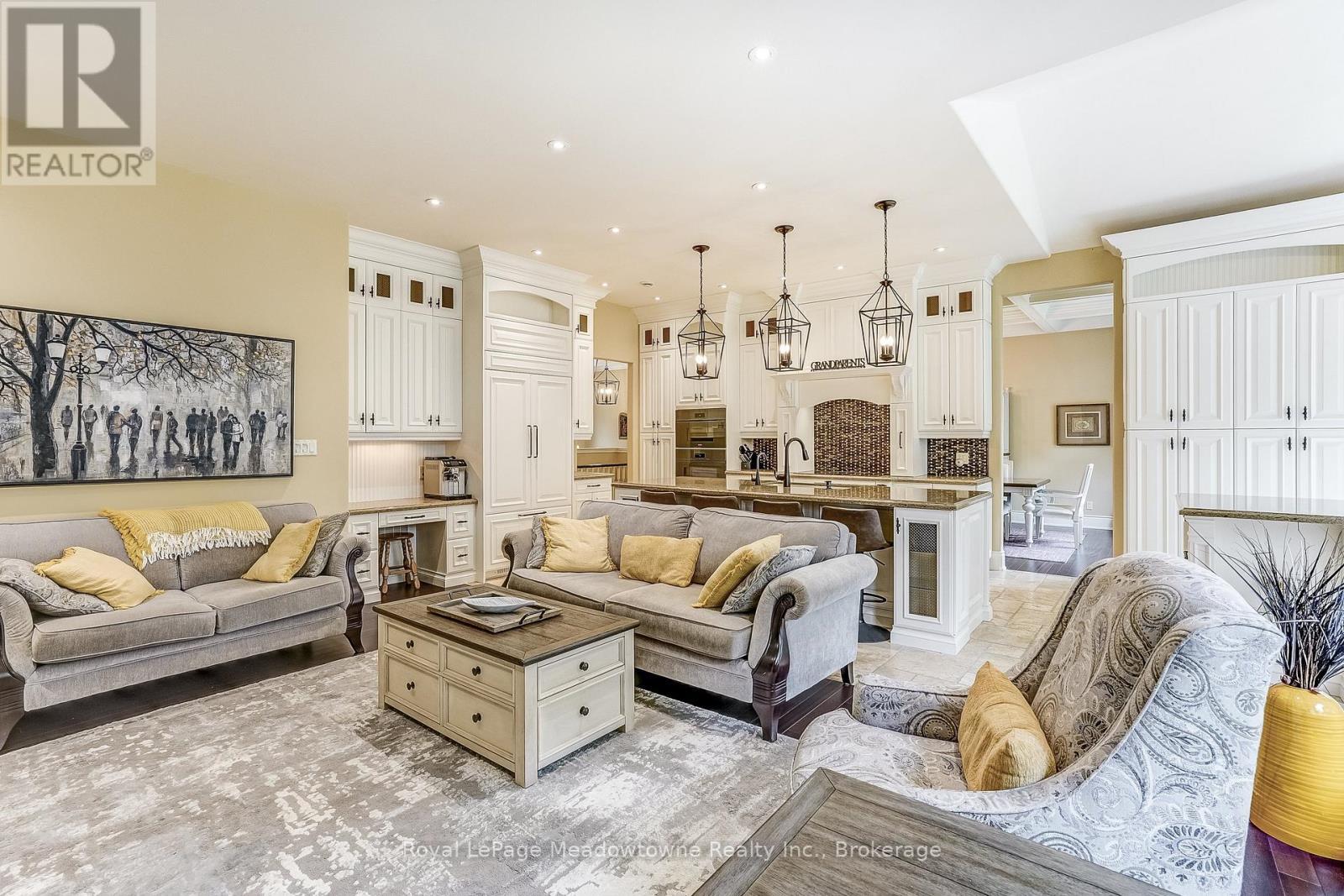 












18 PARKSHORE PLACE

,
Hamilton (Carlisle),




Ontario
L0R1H1

