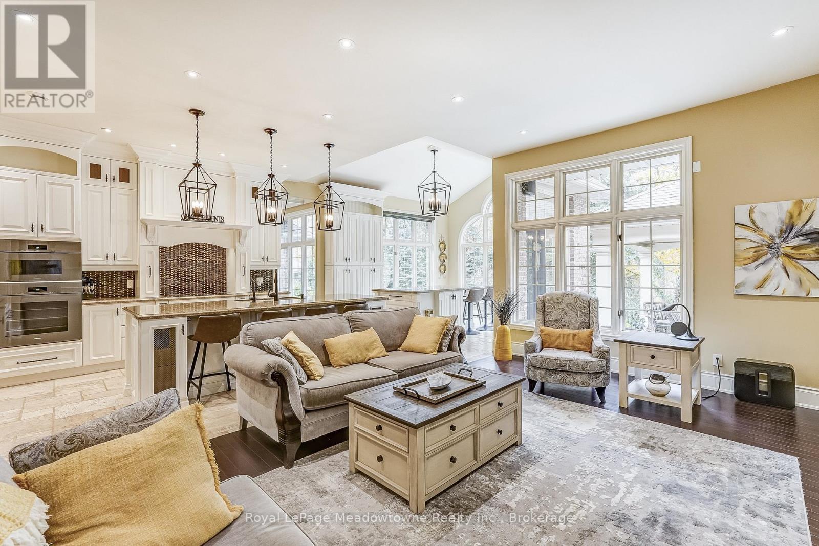 












18 PARKSHORE PLACE

,
Hamilton (Carlisle),




Ontario
L0R1H1

