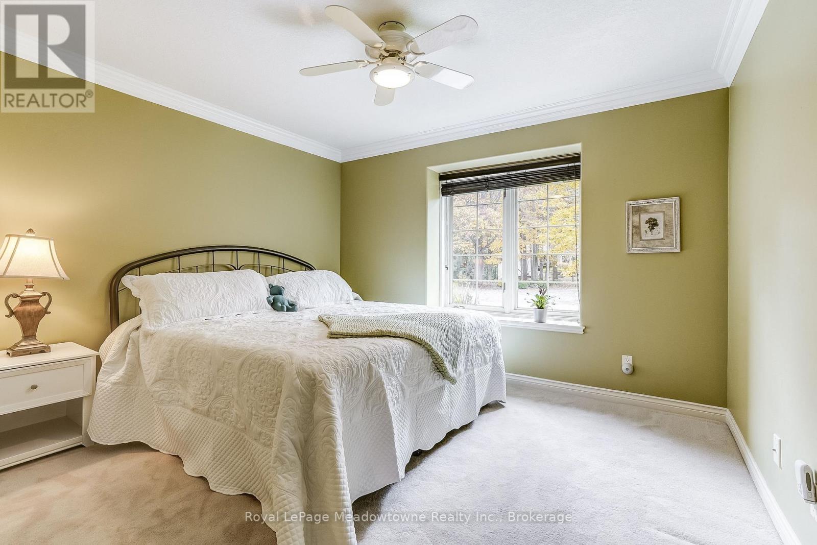 












18 PARKSHORE PLACE

,
Hamilton (Carlisle),




Ontario
L0R1H1

