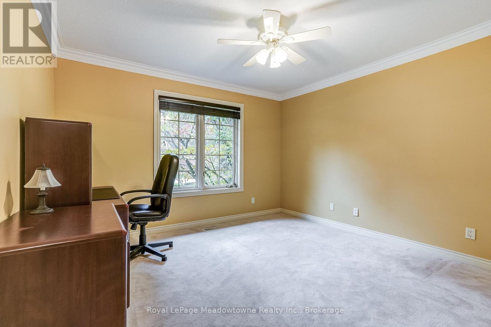 












18 PARKSHORE PLACE

,
Hamilton (Carlisle),




Ontario
L0R1H1

