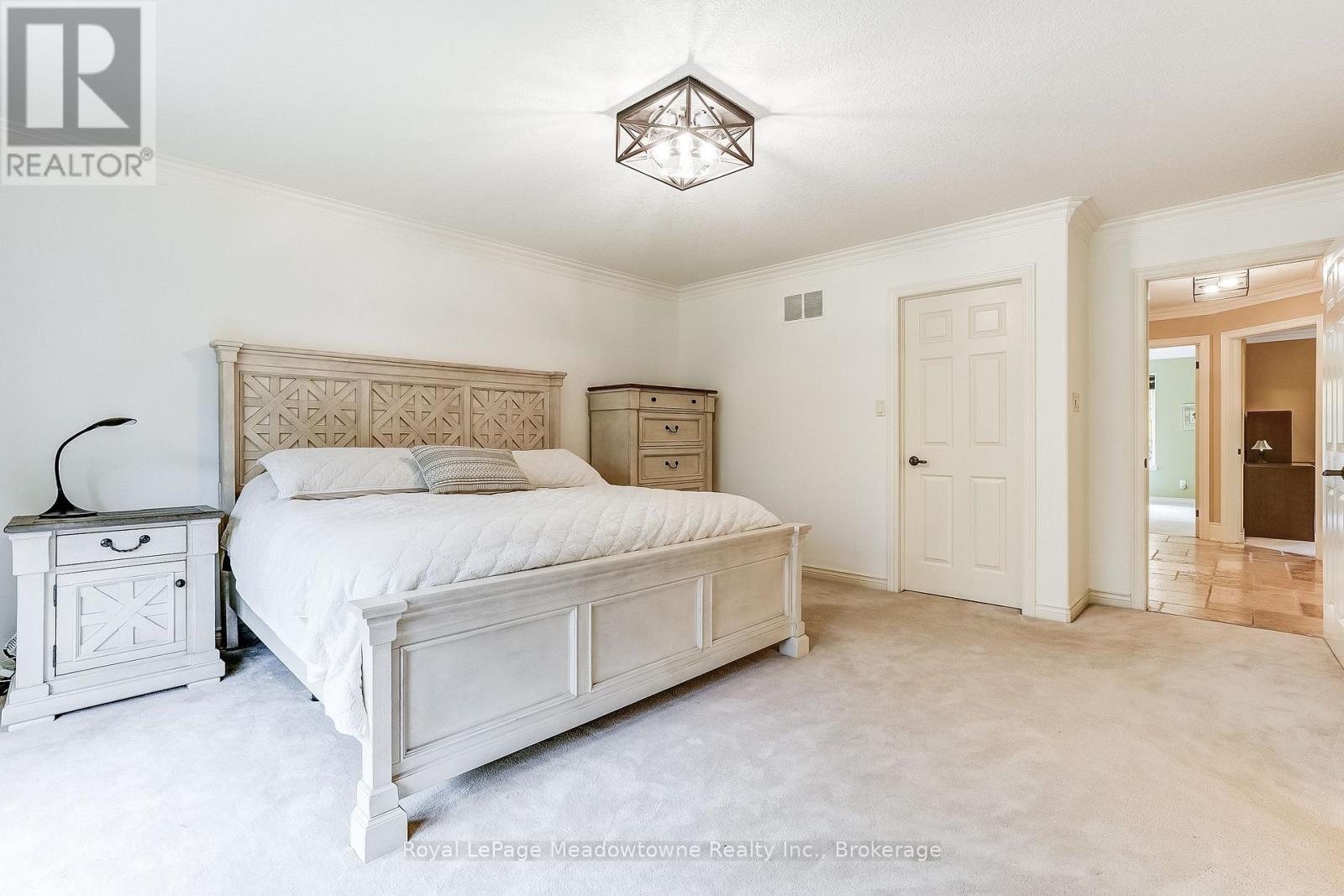 












18 PARKSHORE PLACE

,
Hamilton (Carlisle),




Ontario
L0R1H1

