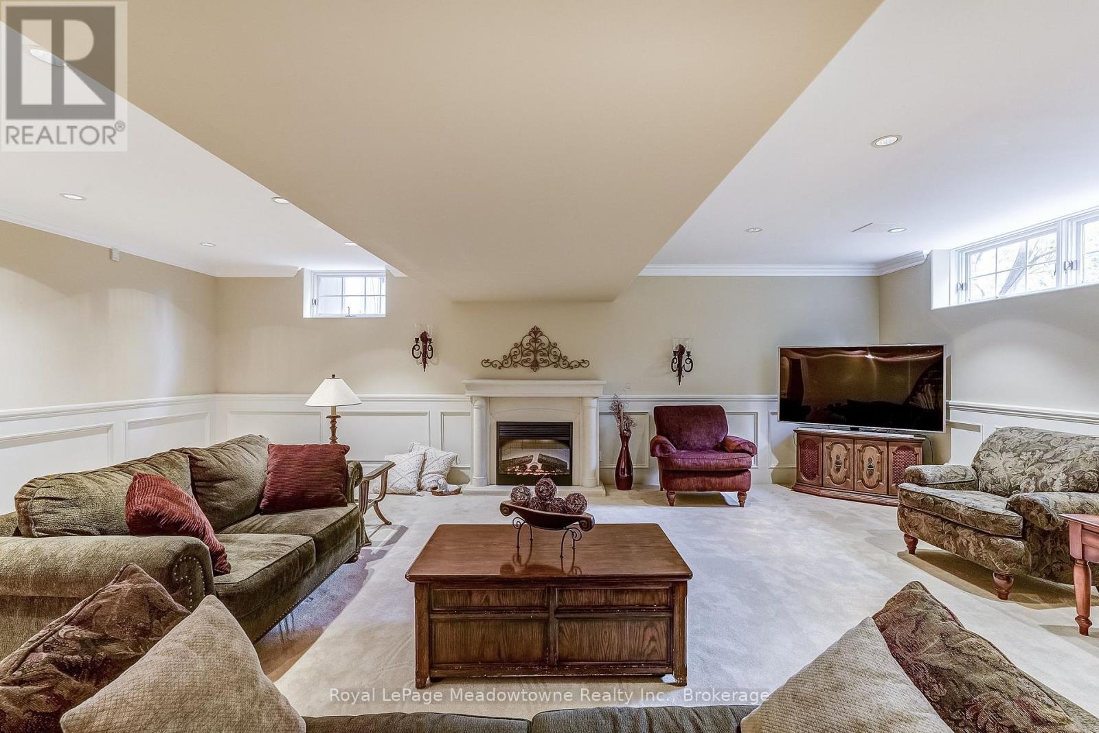 












18 PARKSHORE PLACE

,
Hamilton (Carlisle),




Ontario
L0R1H1

