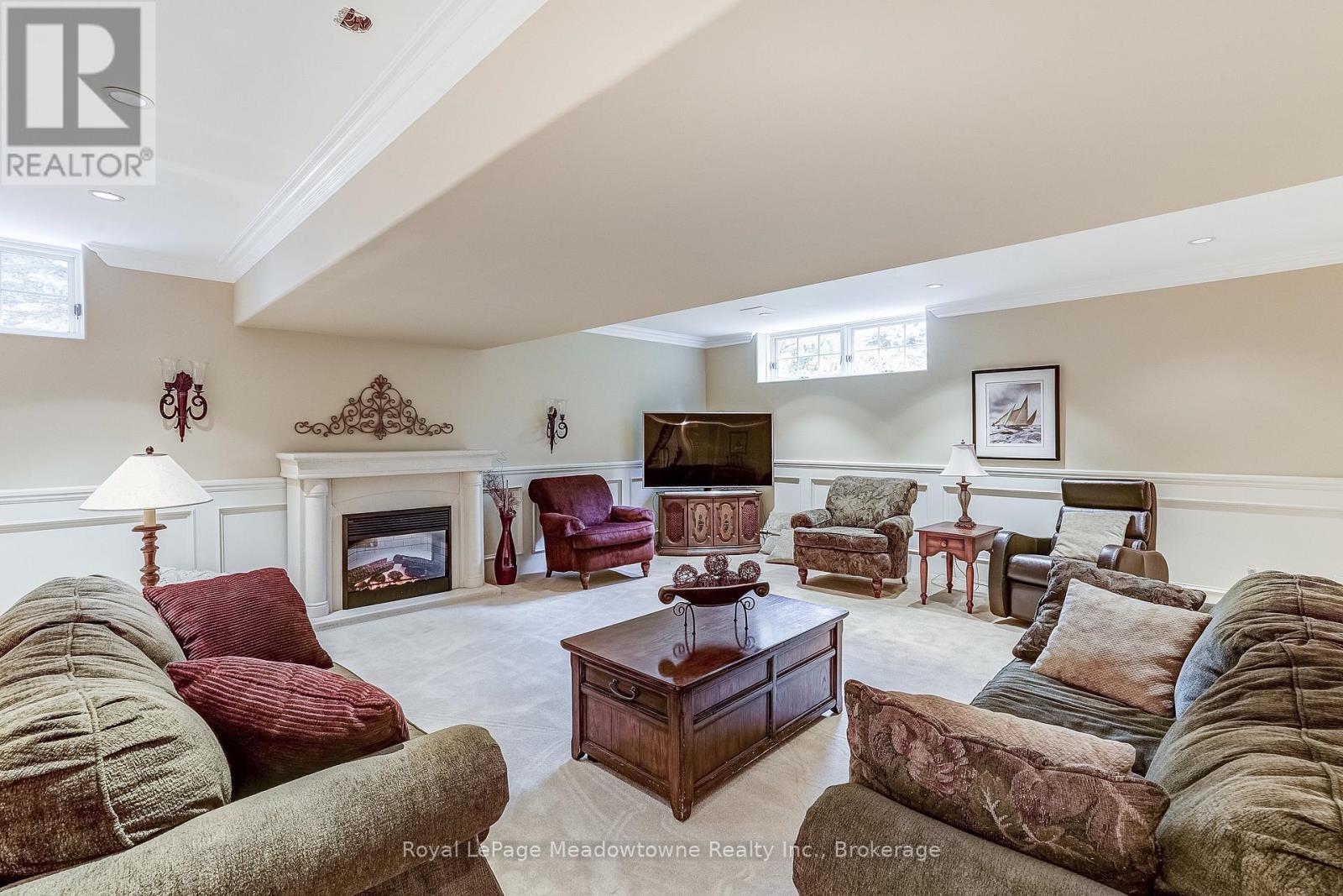 












18 PARKSHORE PLACE

,
Hamilton (Carlisle),




Ontario
L0R1H1

