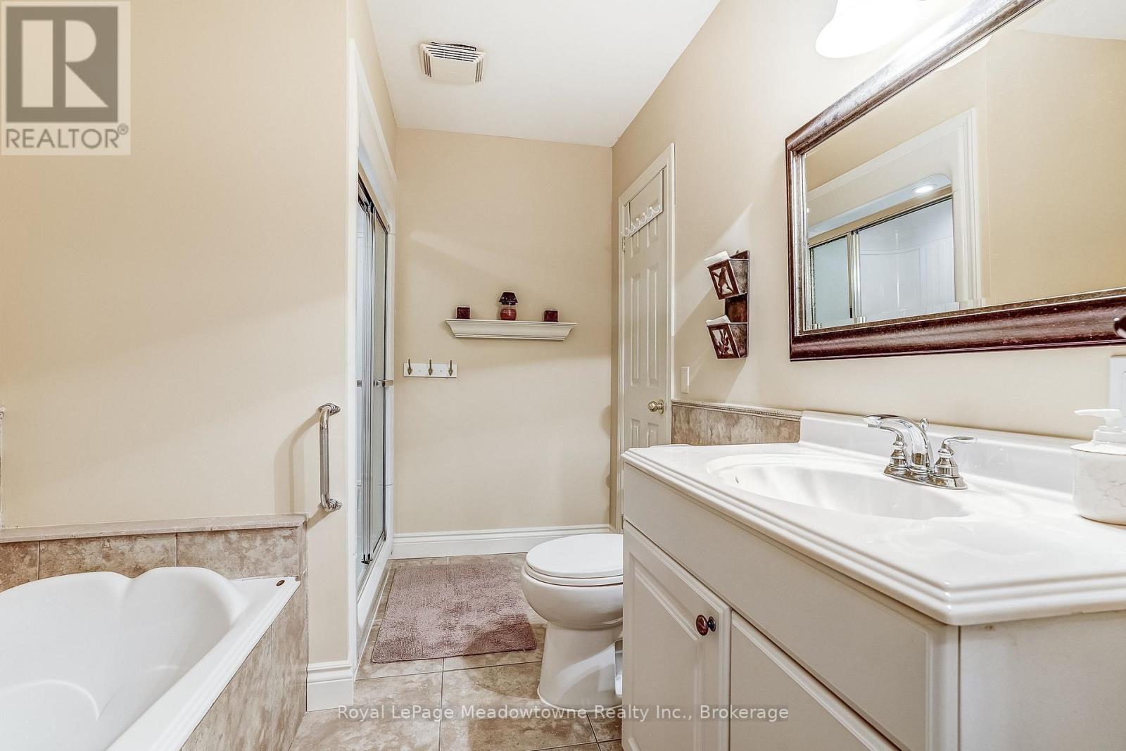 












18 PARKSHORE PLACE

,
Hamilton (Carlisle),




Ontario
L0R1H1

