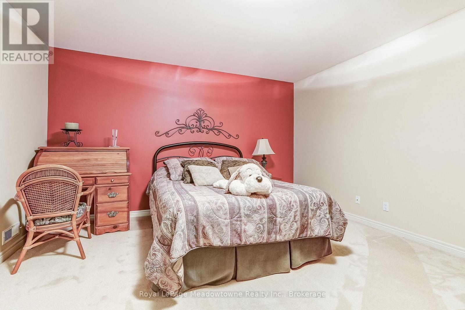 












18 PARKSHORE PLACE

,
Hamilton (Carlisle),




Ontario
L0R1H1

