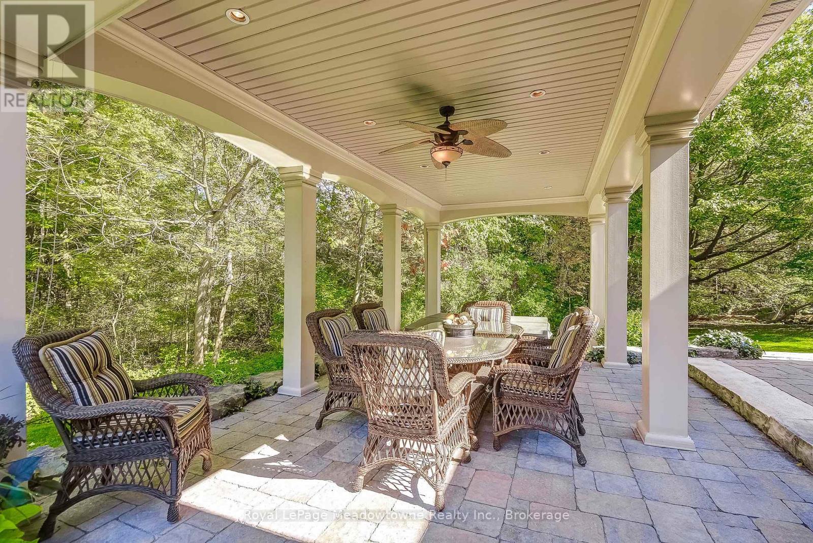 












18 PARKSHORE PLACE

,
Hamilton (Carlisle),




Ontario
L0R1H1

