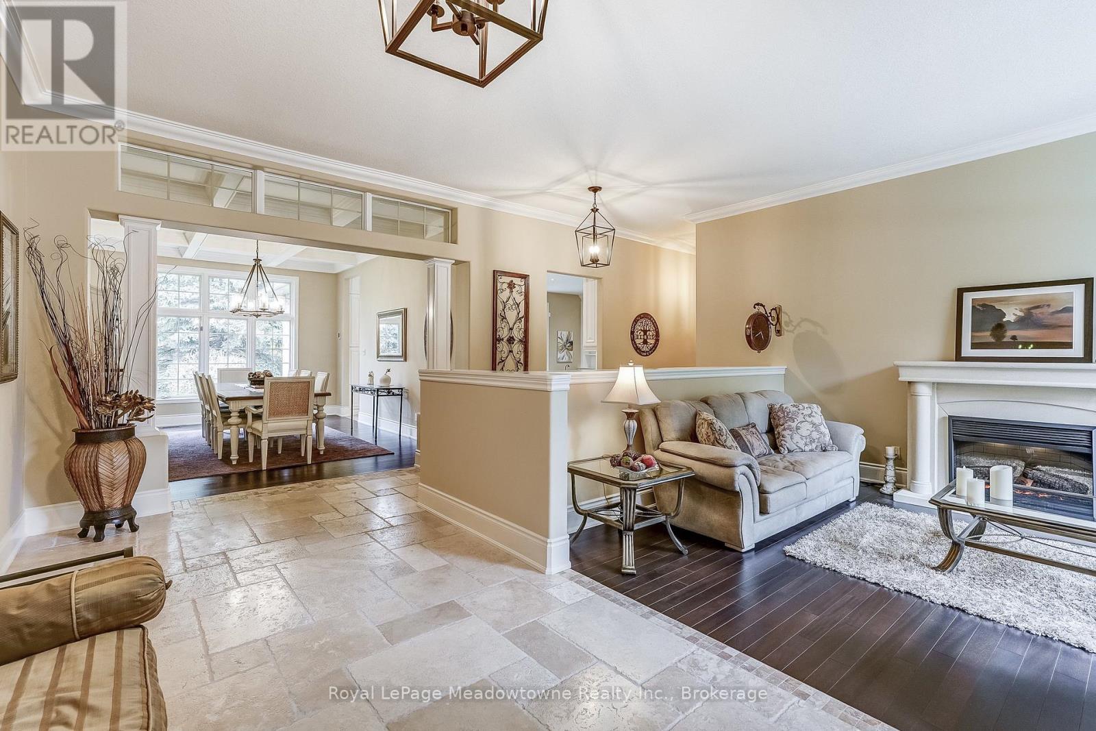 












18 PARKSHORE PLACE

,
Hamilton (Carlisle),




Ontario
L0R1H1

