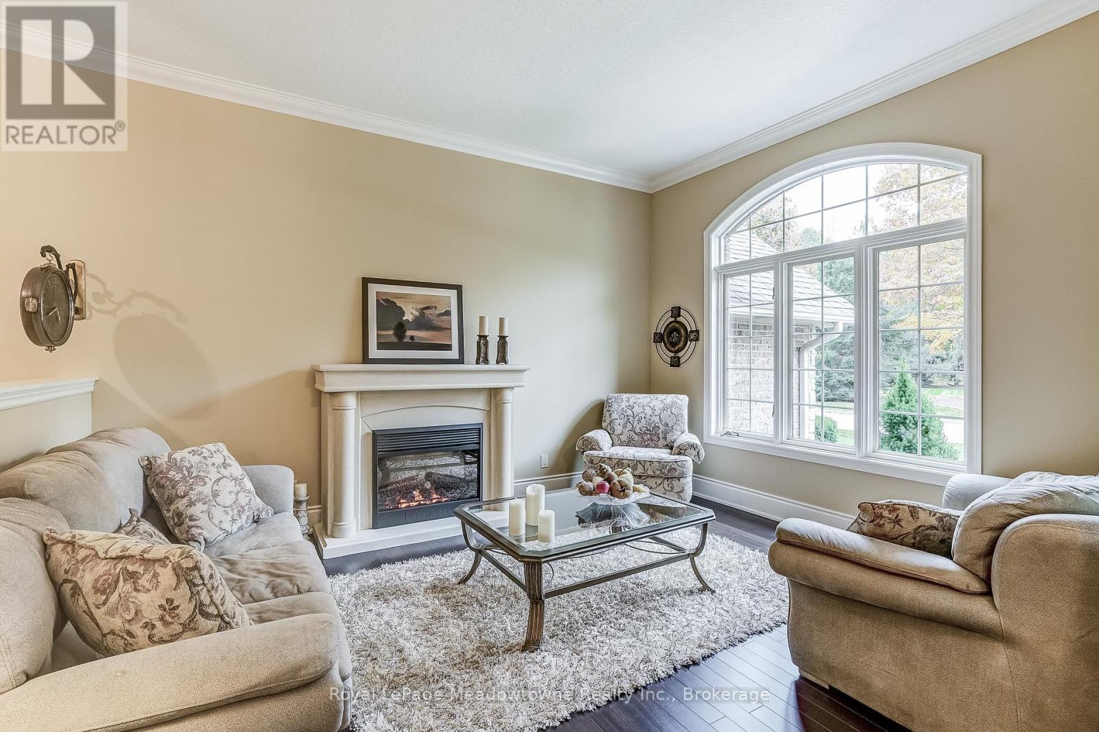 












18 PARKSHORE PLACE

,
Hamilton (Carlisle),




Ontario
L0R1H1

