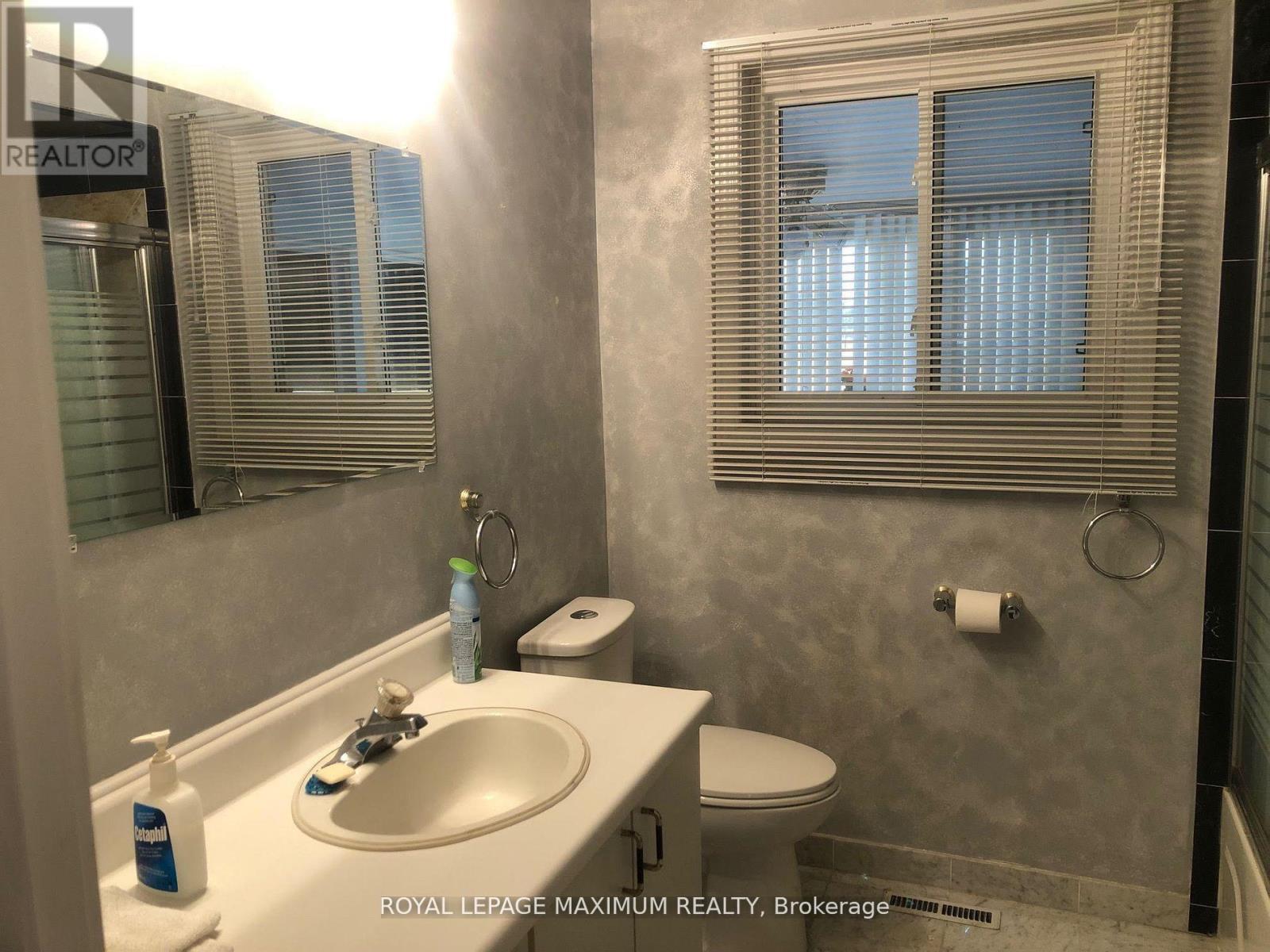 












22 DIANA DRIVE

,
King,




Ontario
L0G1N0

