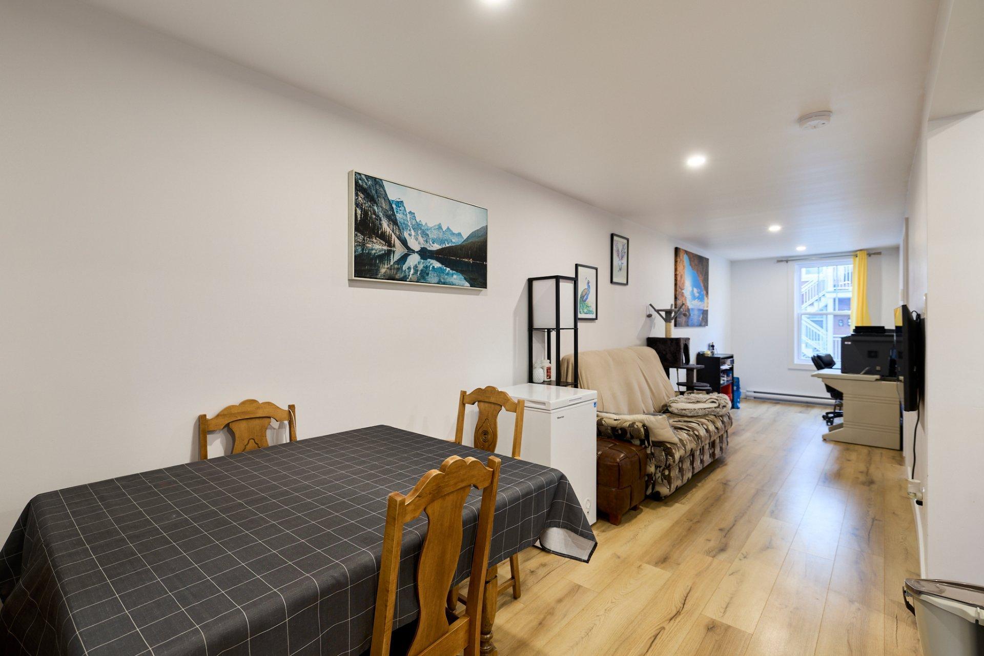 









974


Rue Ste-Ursule

,
Trois-Rivières,




QC
G9A1P1

