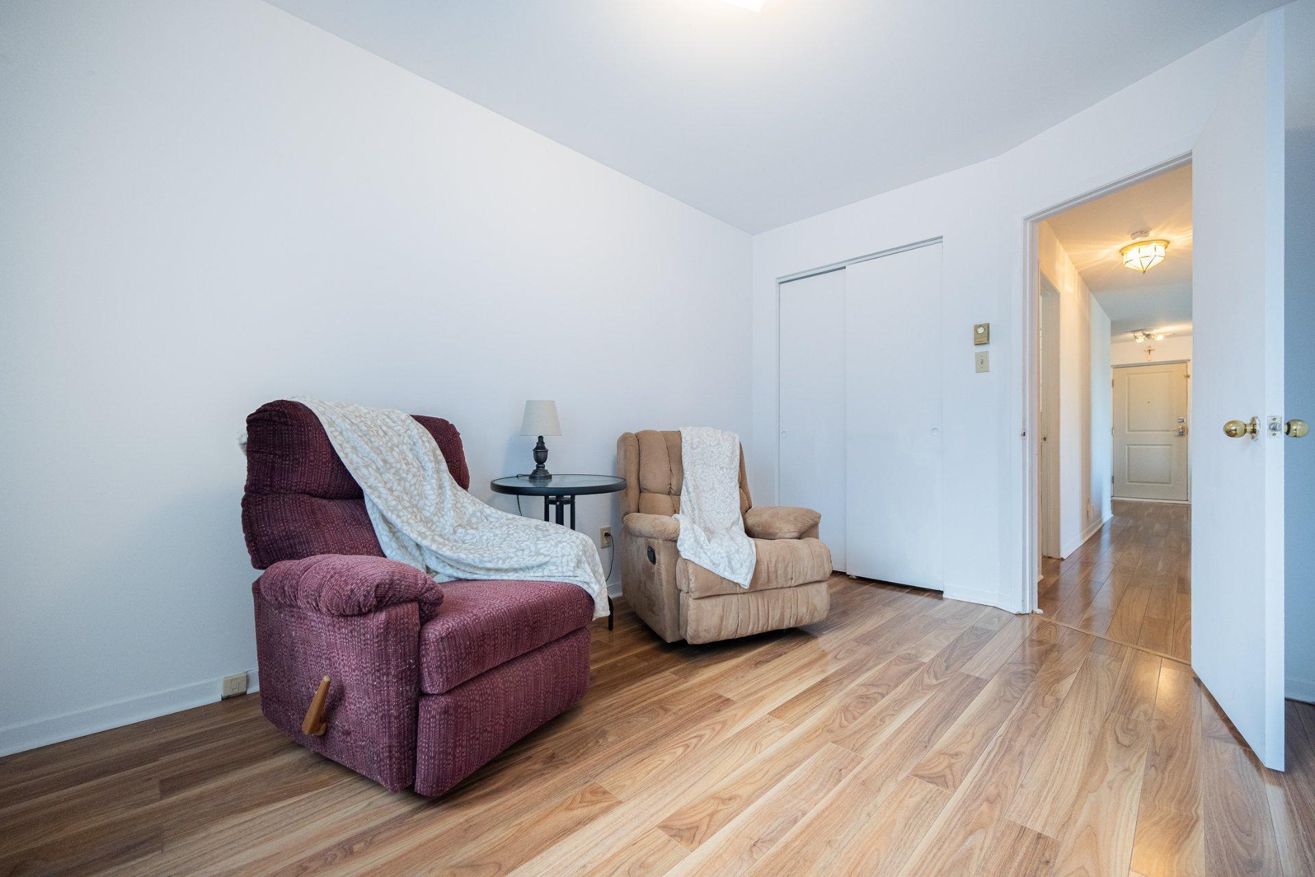 









5175


Boul. Samson

, 302,
Laval (Chomedey),




QC
H7W2J2

