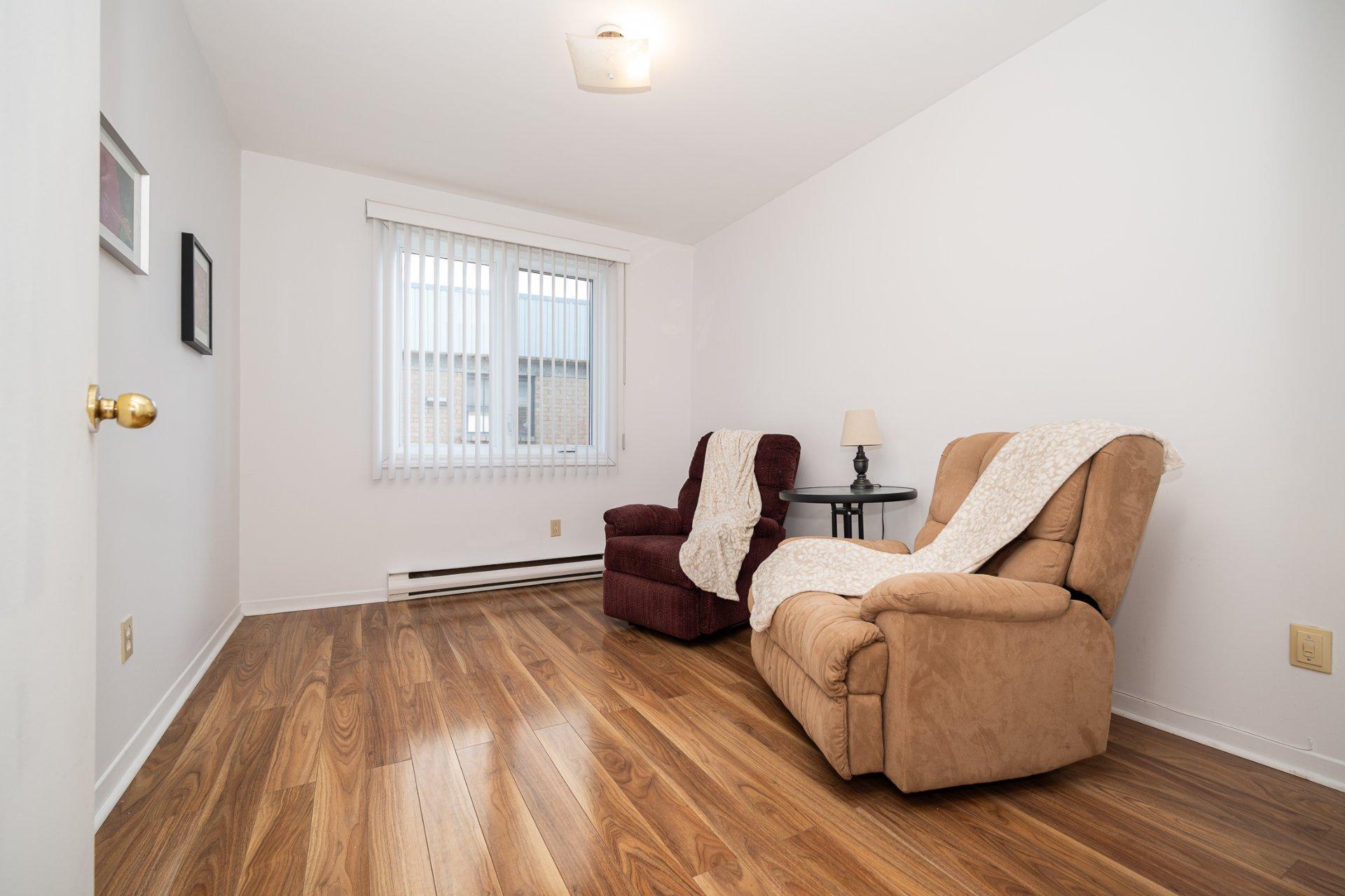 









5175


Boul. Samson

, 302,
Laval (Chomedey),




QC
H7W2J2

