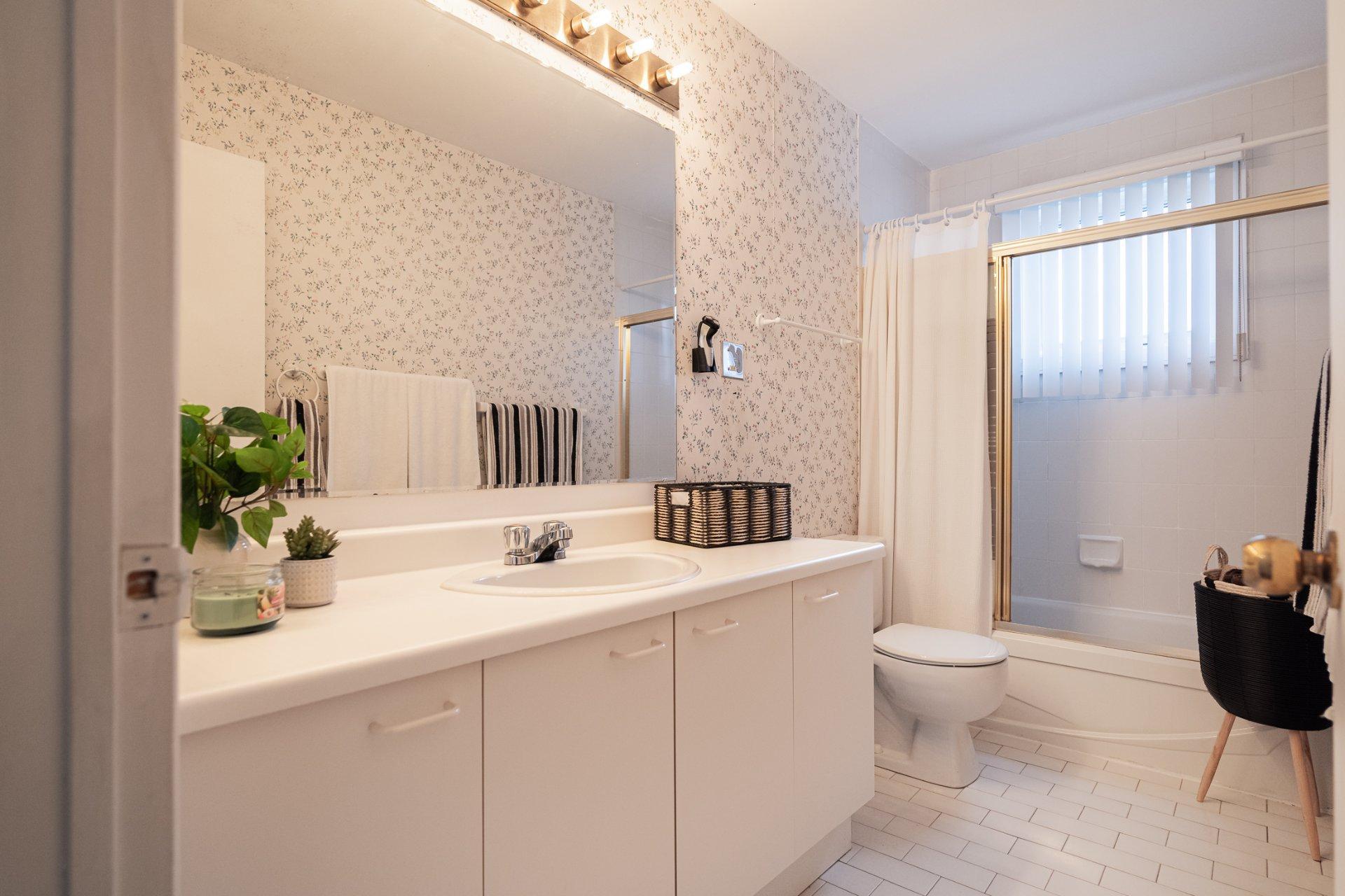 









5175


Boul. Samson

, 302,
Laval (Chomedey),




QC
H7W2J2

