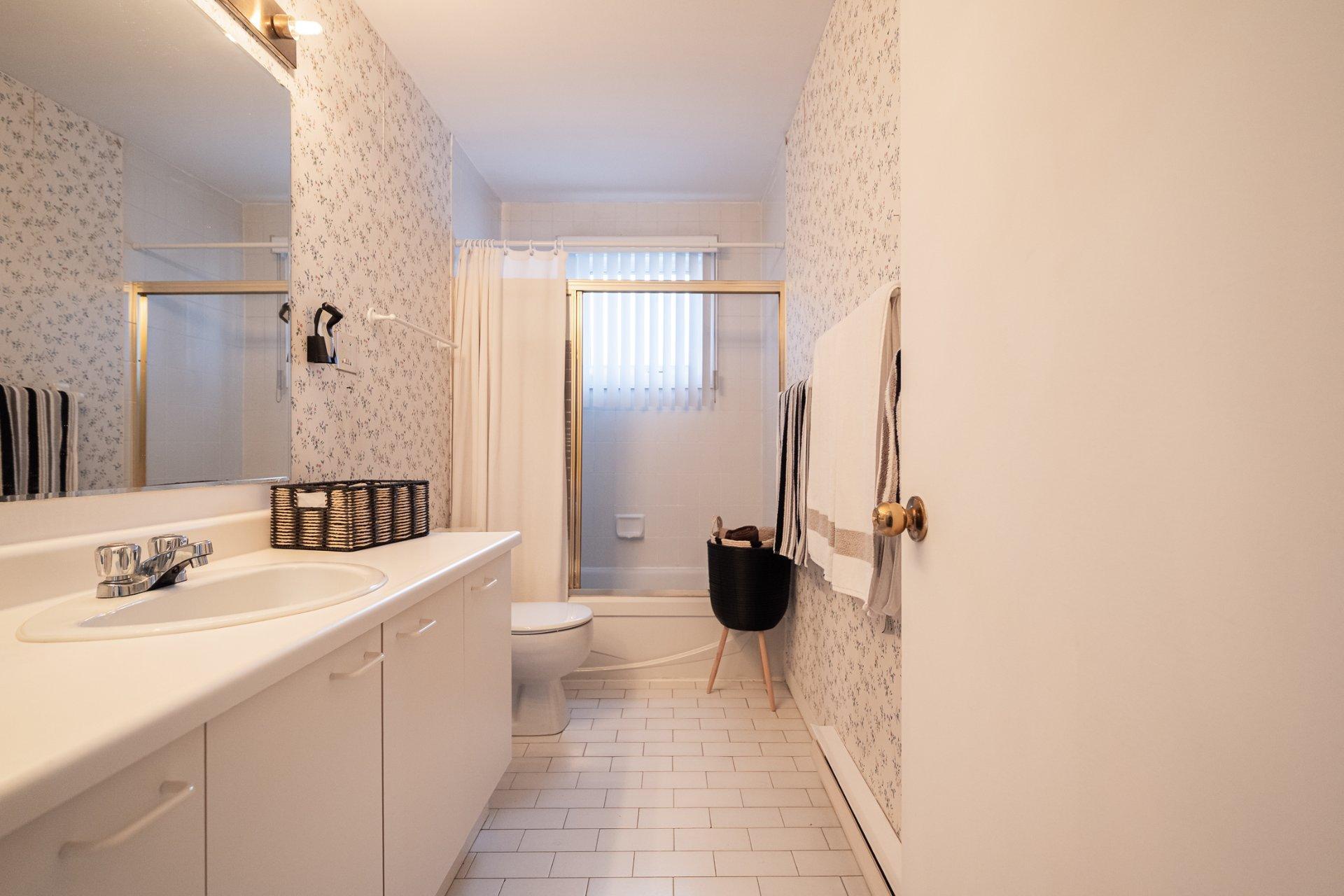 









5175


Boul. Samson

, 302,
Laval (Chomedey),




QC
H7W2J2

