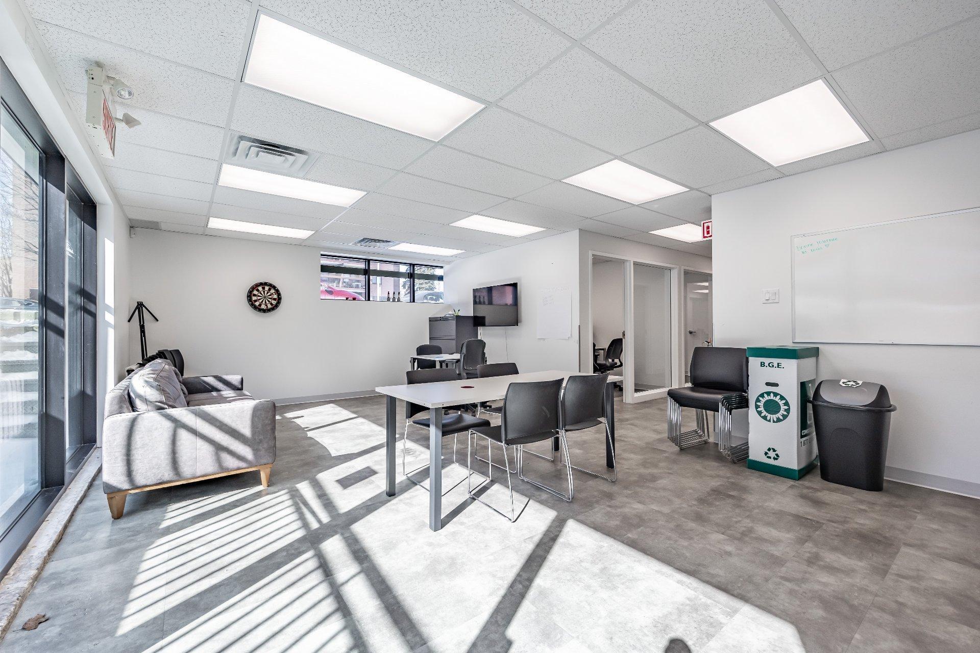 









460


Rue St-Charles O.

, A,
Longueuil (Le Vieux-Longueuil),




QC
J4H1G4

