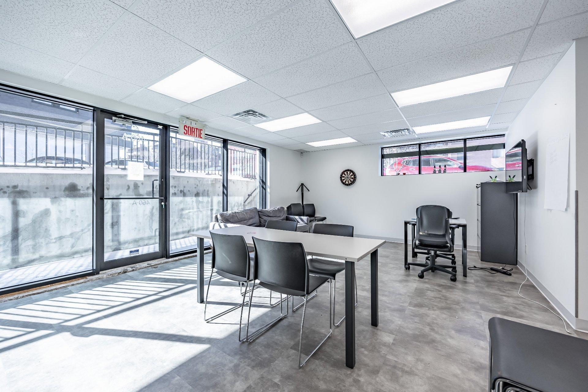 









460


Rue St-Charles O.

, A,
Longueuil (Le Vieux-Longueuil),




QC
J4H1G4

