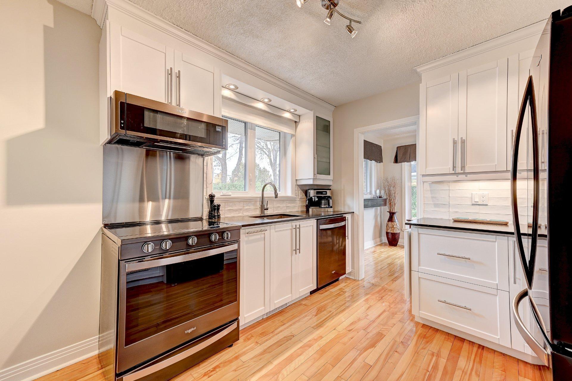 









36


Rue du Collège

,
Delson,




QC
J5B2B7

