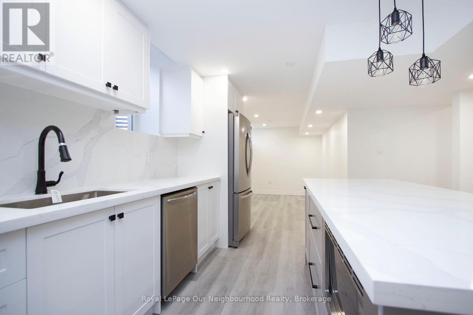 












6 WESTACOTT CRESCENT

,
Ajax (Northwest Ajax),




Ontario
L1T4H6

