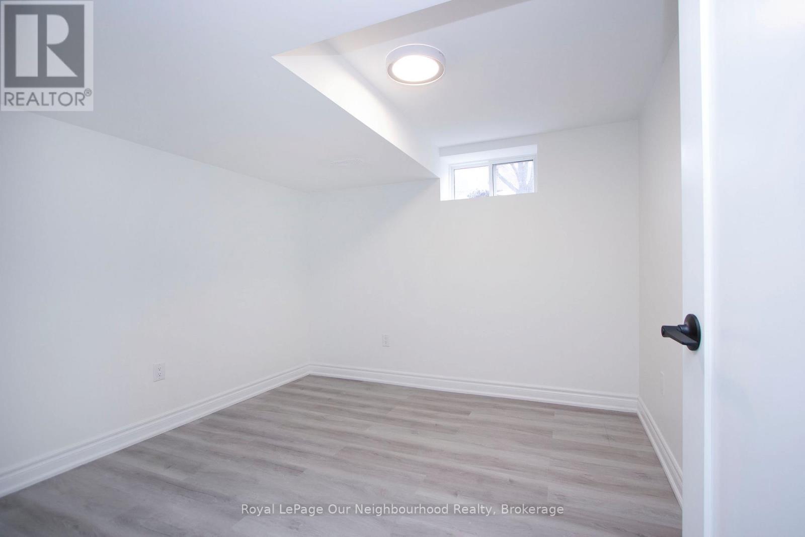 












6 WESTACOTT CRESCENT

,
Ajax (Northwest Ajax),




Ontario
L1T4H6

