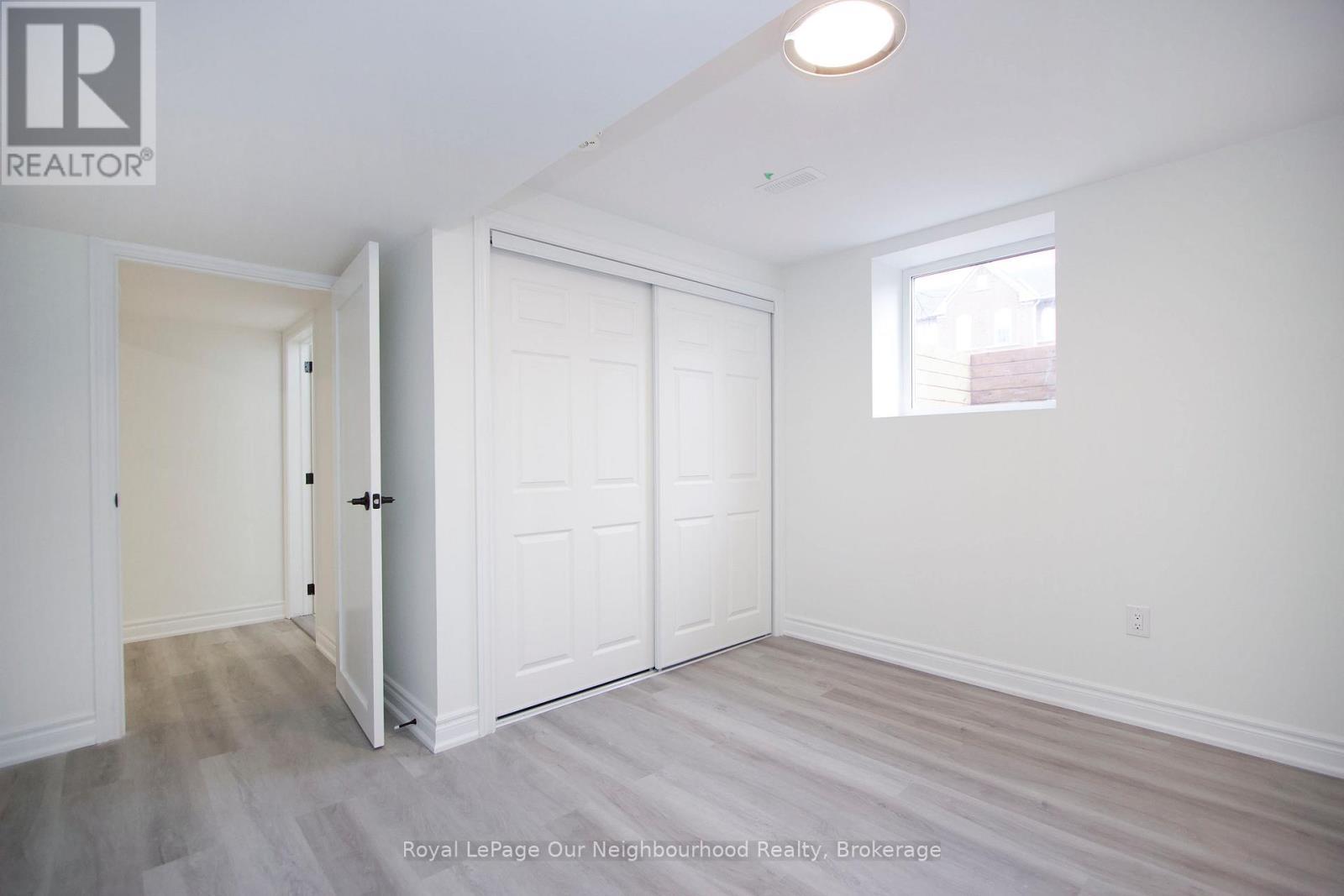 












6 WESTACOTT CRESCENT

,
Ajax (Northwest Ajax),




Ontario
L1T4H6

