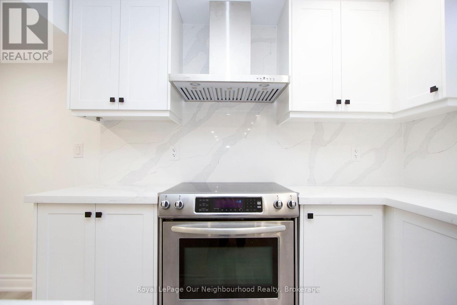 












6 WESTACOTT CRESCENT

,
Ajax (Northwest Ajax),




Ontario
L1T4H6

