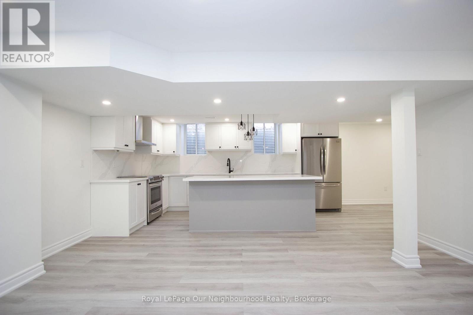 












6 WESTACOTT CRESCENT

,
Ajax (Northwest Ajax),




Ontario
L1T4H6

