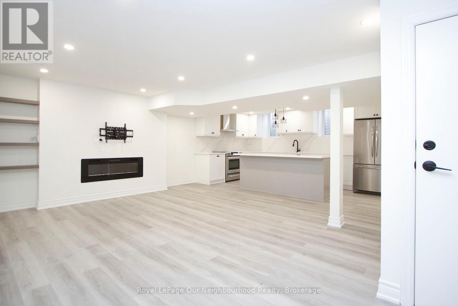 












6 WESTACOTT CRESCENT

,
Ajax (Northwest Ajax),




Ontario
L1T4H6

