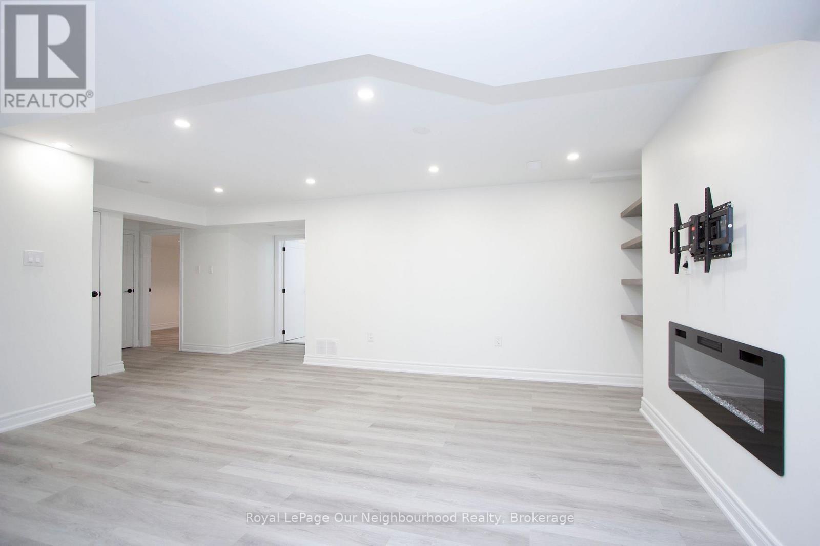 












6 WESTACOTT CRESCENT

,
Ajax (Northwest Ajax),




Ontario
L1T4H6

