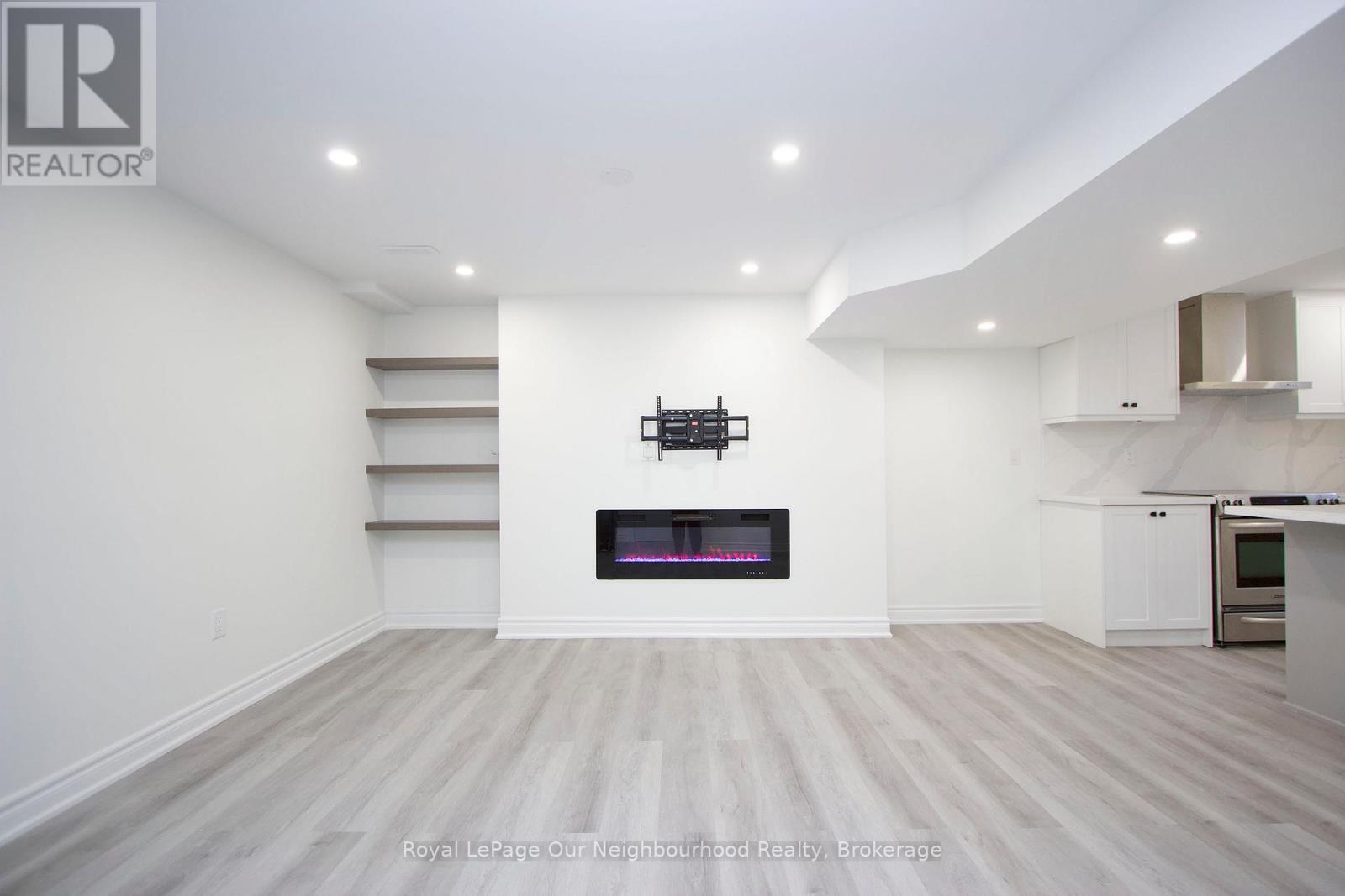 












6 WESTACOTT CRESCENT

,
Ajax (Northwest Ajax),




Ontario
L1T4H6

