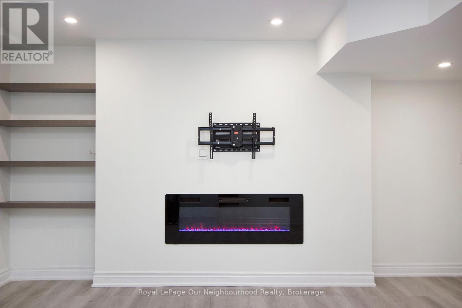 












6 WESTACOTT CRESCENT

,
Ajax (Northwest Ajax),




Ontario
L1T4H6

