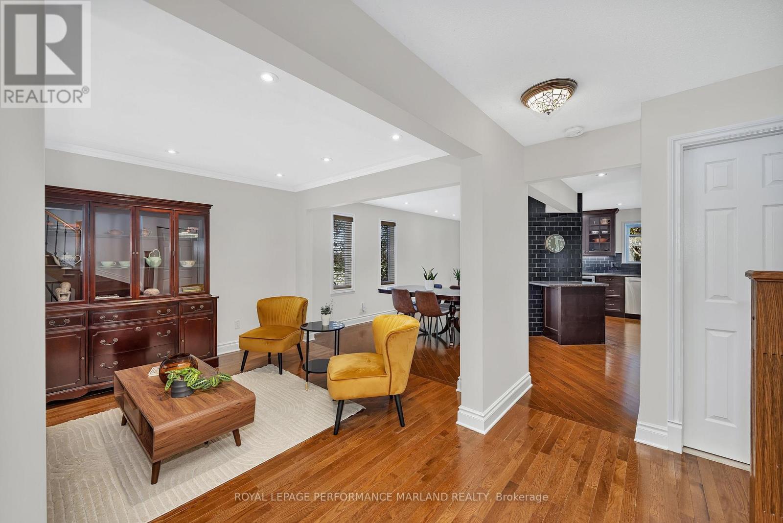 












44 ASHPARK CRESCENT

,
Ottawa,




Ontario
K1T3N8

