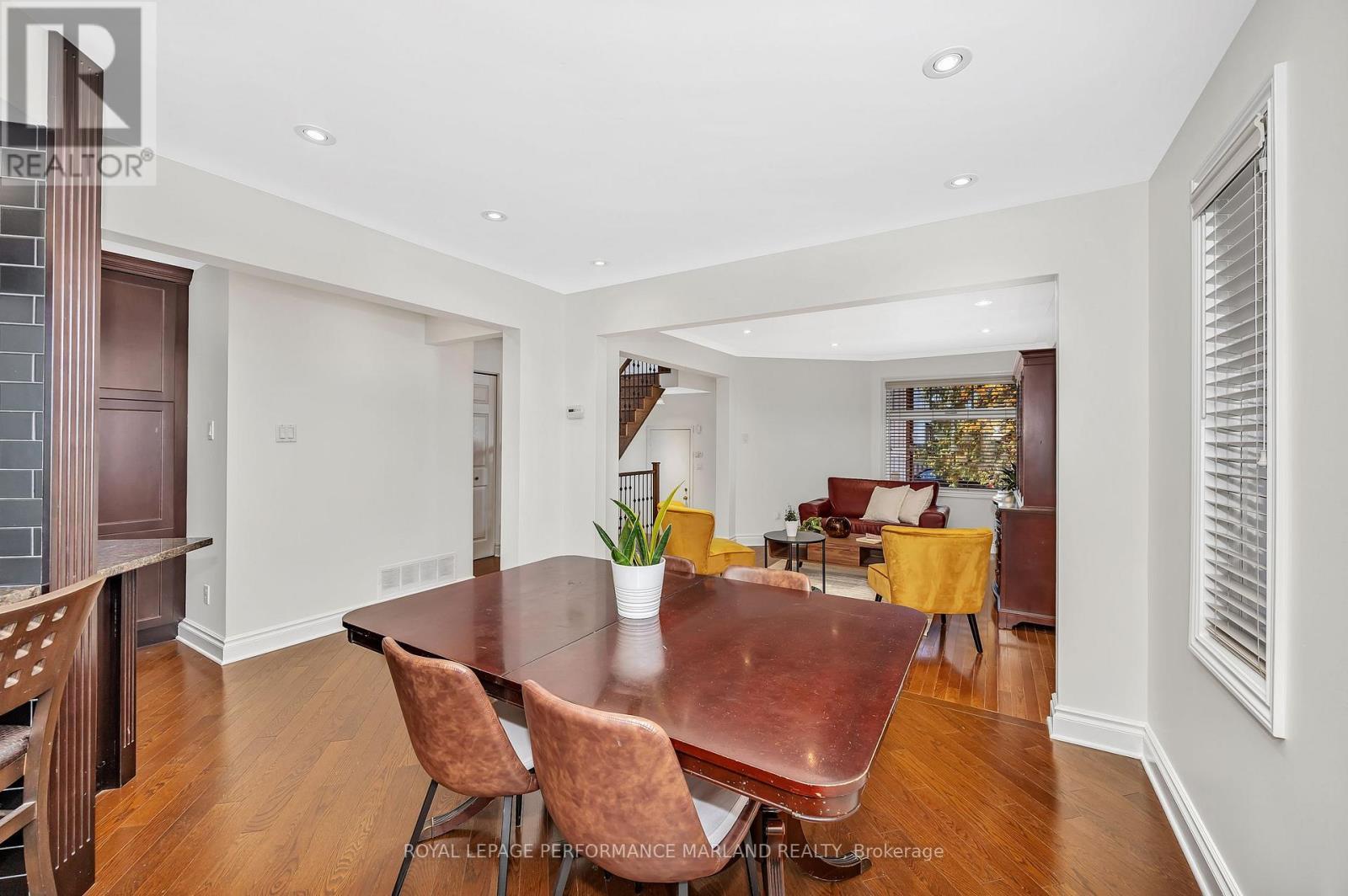 












44 ASHPARK CRESCENT

,
Ottawa,




Ontario
K1T3N8

