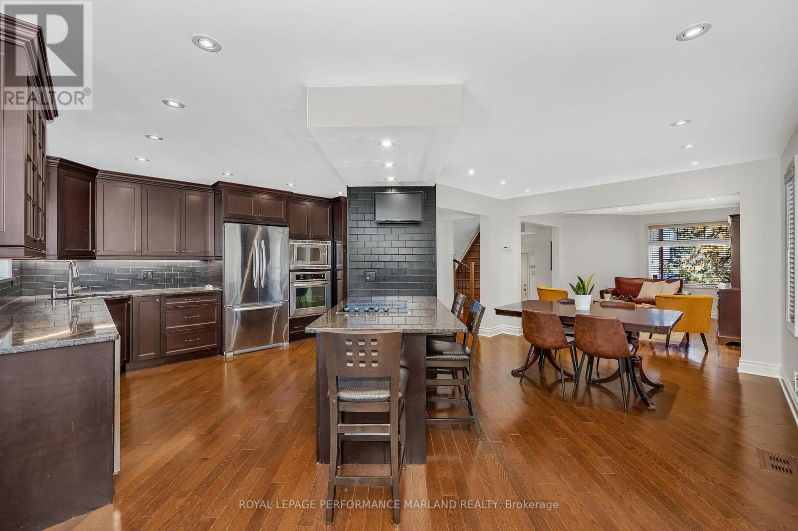 












44 ASHPARK CRESCENT

,
Ottawa,




Ontario
K1T3N8

