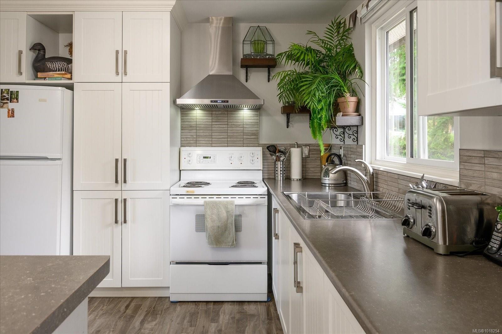 









6891


Harwood

Dr,
Lantzville,




BC
V0R 2H0

