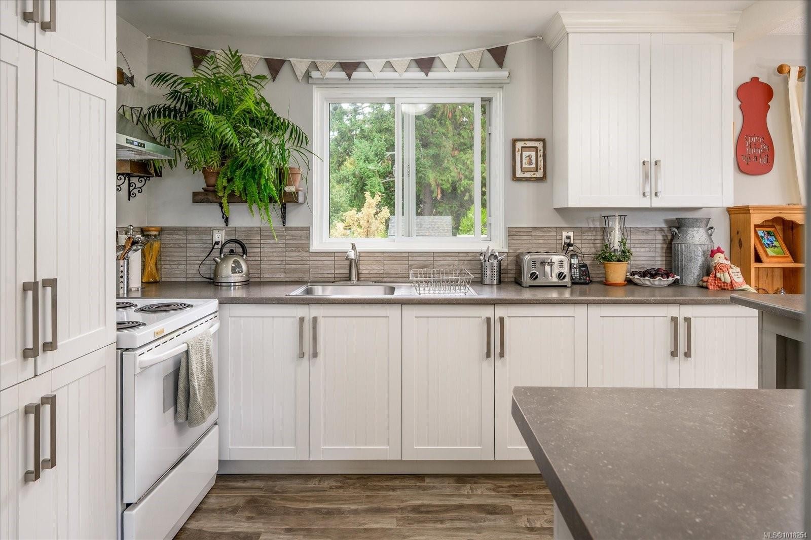 









6891


Harwood

Dr,
Lantzville,




BC
V0R 2H0

