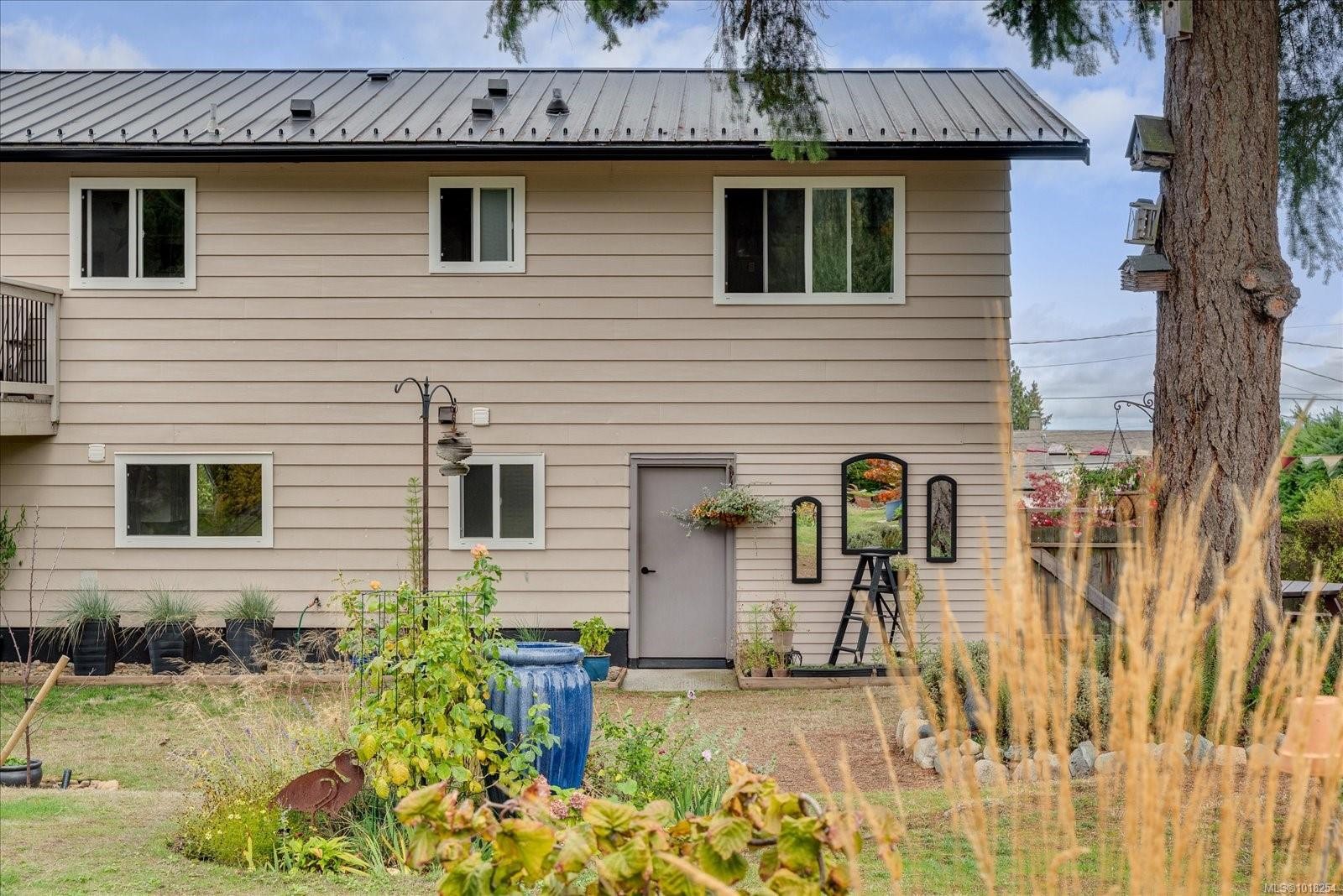 









6891


Harwood

Dr,
Lantzville,




BC
V0R 2H0

