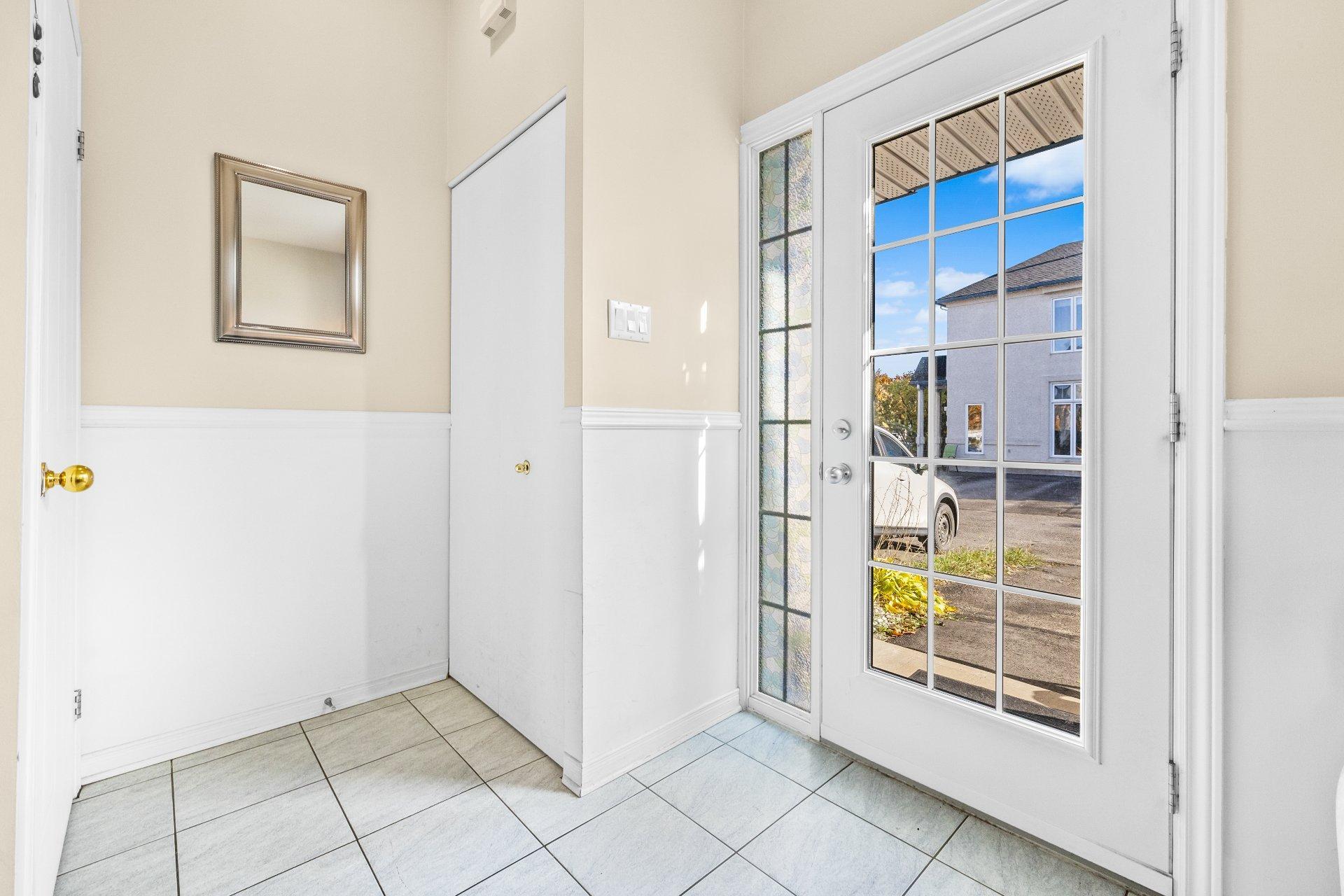 









4124


Av. de la Renaissance

,
Laval (Sainte-Rose),




QC
H7L3X2

