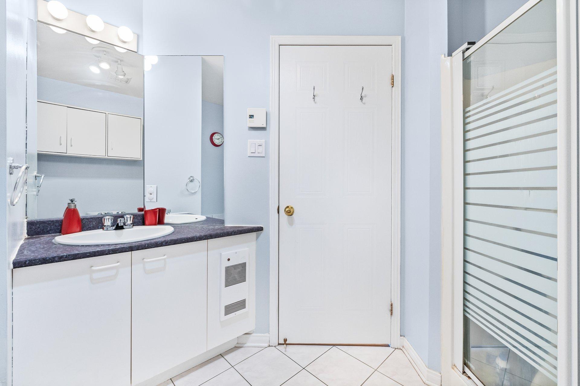 









4124


Av. de la Renaissance

,
Laval (Sainte-Rose),




QC
H7L3X2

