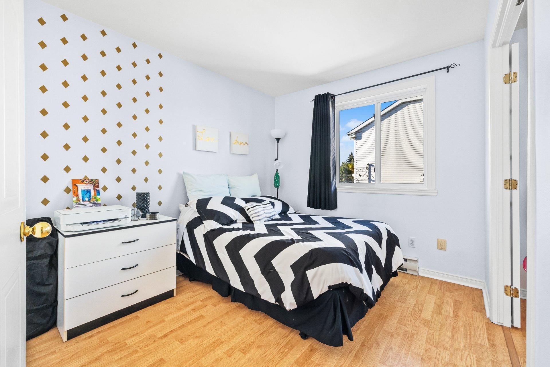 









4124


Av. de la Renaissance

,
Laval (Sainte-Rose),




QC
H7L3X2

